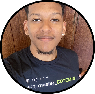 Foto e Arthur Henrique sorindo, com uma camisa preta do Cotemig